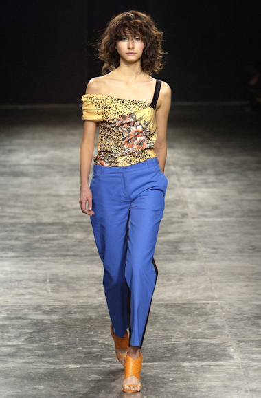 desfiles-lorenzomerlino-spverao2004rtw-103