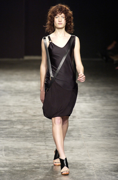 desfiles-lorenzomerlino-spverao2004rtw-114