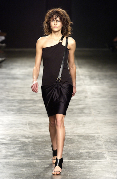 desfiles-lorenzomerlino-spverao2004rtw-116