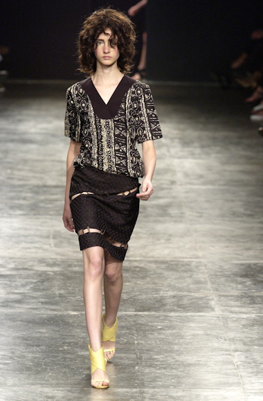 desfiles-lorenzomerlino-spverao2004rtw-126
