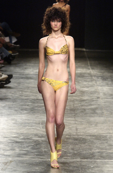 desfiles-lorenzomerlino-spverao2004rtw-130