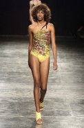 desfiles-lorenzomerlino-spverao2004rtw-131
