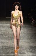 desfiles-lorenzomerlino-spverao2004rtw-133