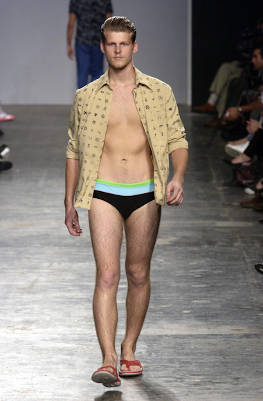 desfiles-marioqueiroz-spverao2004rtw-125
