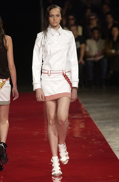 desfiles-reinaldolourenco-spverao2004rtw-115