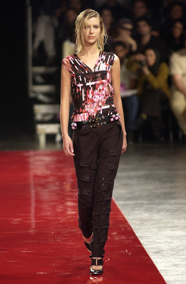 desfiles-reinaldolourenco-spverao2004rtw-144