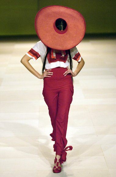 desfile-zoomp-saopauloverao2004rtw-100
