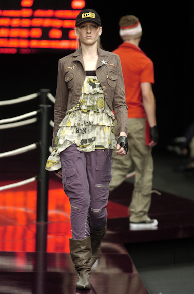 desfiles-colcci-inverno2004rtw-120