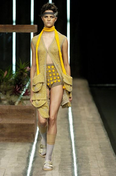 desfiles-coven-saopauloinverno2004rtw-103