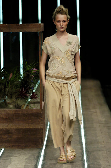 desfiles-coven-saopauloinverno2004rtw-120