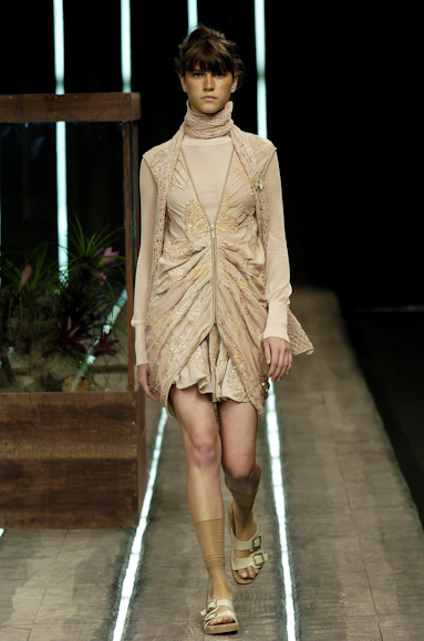 desfiles-coven-saopauloinverno2004rtw-121