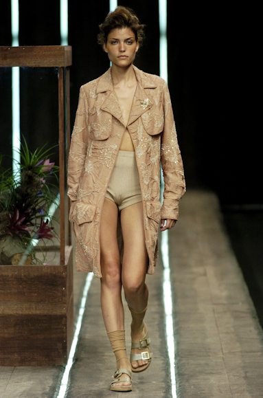 desfiles-coven-saopauloinverno2004rtw-123