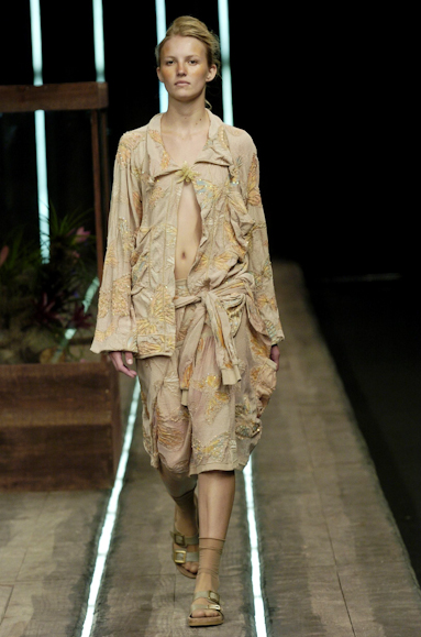 desfiles-coven-saopauloinverno2004rtw-124