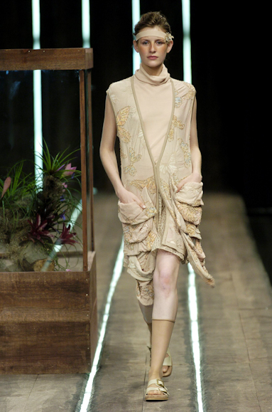 desfiles-coven-saopauloinverno2004rtw-125