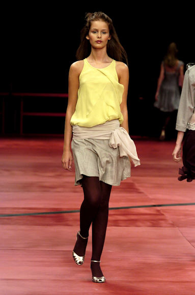 desfiles-mariabonitaextra-riodejaneiroinverno2004rtw-102