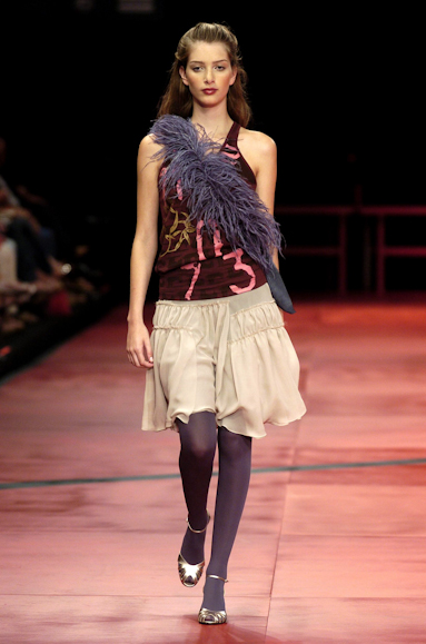 desfiles-mariabonitaextra-riodejaneiroinverno2004rtw-112