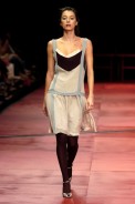 desfiles-mariabonitaextra-riodejaneiroinverno2004rtw-114