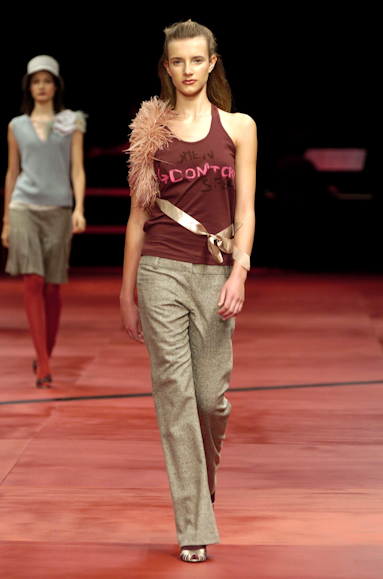 desfiles-mariabonitaextra-riodejaneiroinverno2004rtw-122