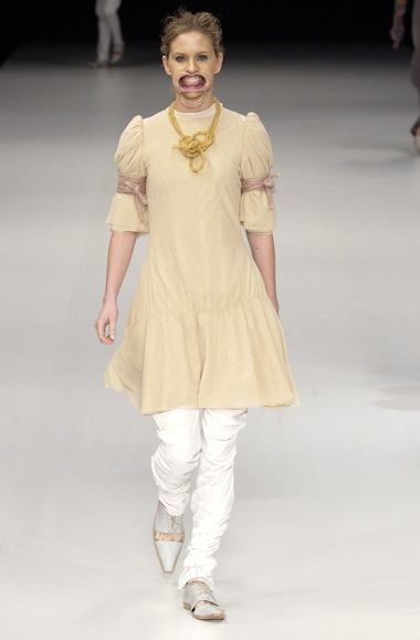 desfiles-oestudio-riodejaneiroinverno2004rtw-107