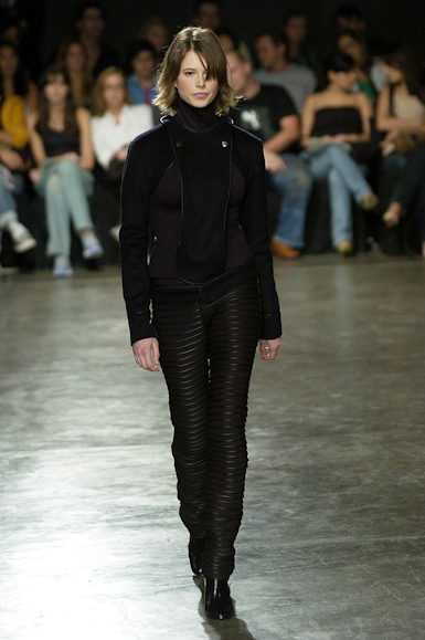 desfiles-carlotajoakina-spinverno2004rtw-103