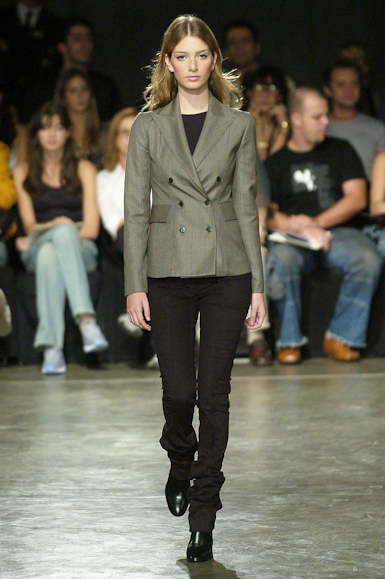 desfiles-carlotajoakina-spinverno2004rtw-107