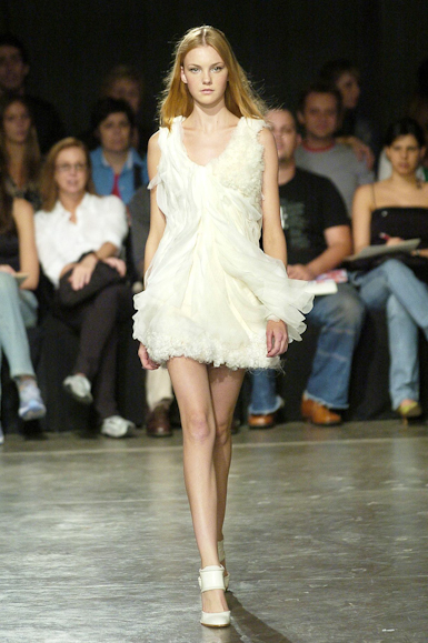 desfiles-carlotajoakina-spinverno2004rtw-120