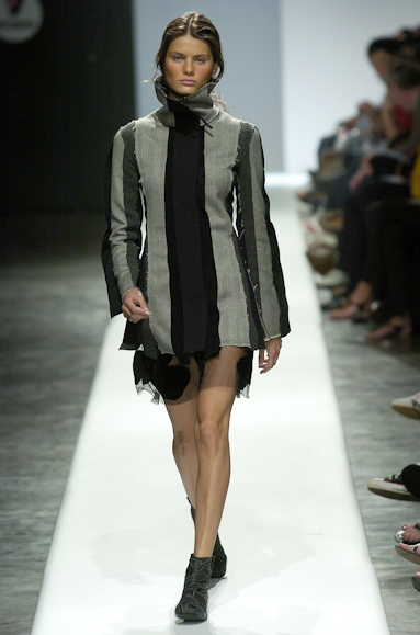 desfiles-gloriacoelho-spinverno2004rtw-100