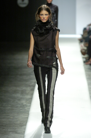 desfiles-gloriacoelho-spinverno2004rtw-102