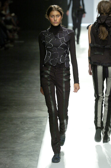 desfiles-gloriacoelho-spinverno2004rtw-103