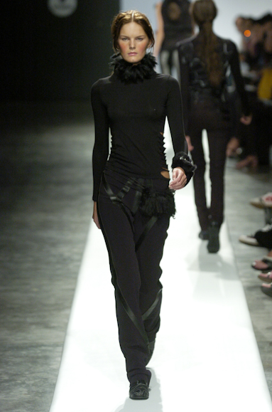 desfiles-gloriacoelho-spinverno2004rtw-104