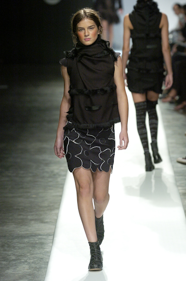 desfiles-gloriacoelho-spinverno2004rtw-106