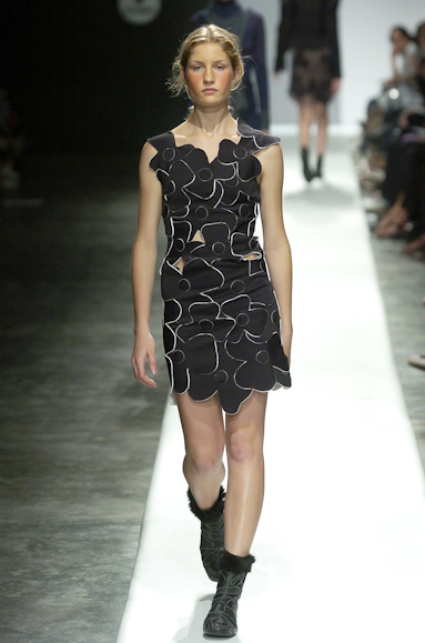 desfiles-gloriacoelho-spinverno2004rtw-108
