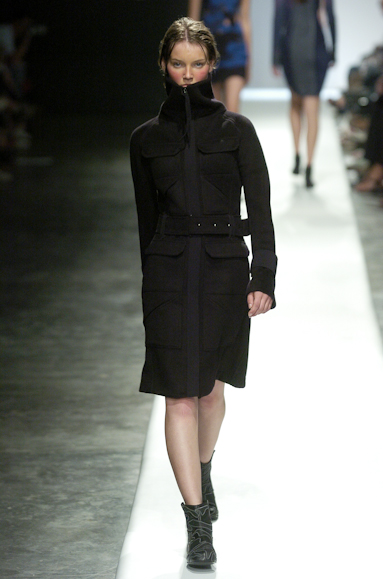 desfiles-gloriacoelho-spinverno2004rtw-110
