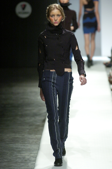desfiles-gloriacoelho-spinverno2004rtw-112
