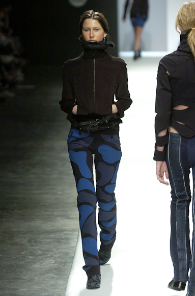 desfiles-gloriacoelho-spinverno2004rtw-113