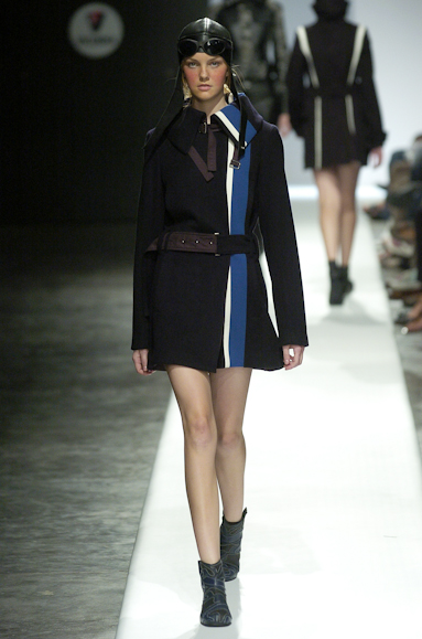 desfiles-gloriacoelho-spinverno2004rtw-116