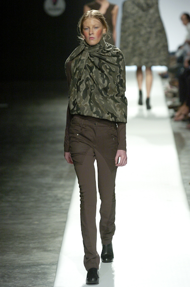 desfiles-gloriacoelho-spinverno2004rtw-122