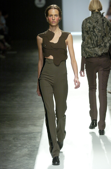 desfiles-gloriacoelho-spinverno2004rtw-123