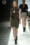 desfiles-gloriacoelho-spinverno2004rtw-128