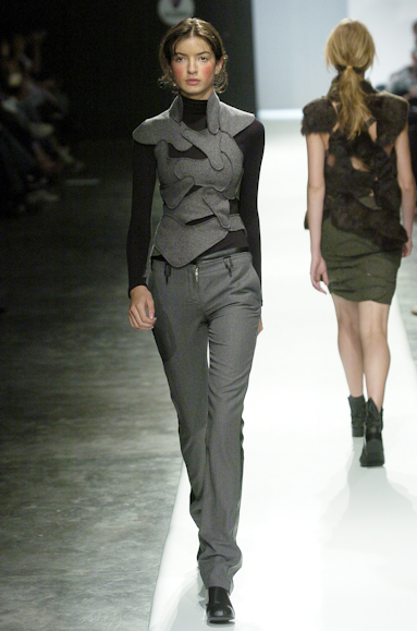 desfiles-gloriacoelho-spinverno2004rtw-129