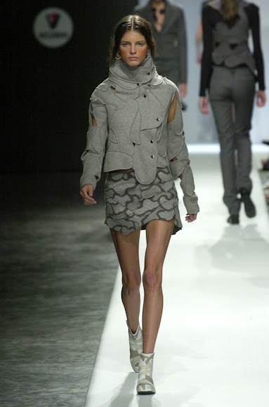 desfiles-gloriacoelho-spinverno2004rtw-130