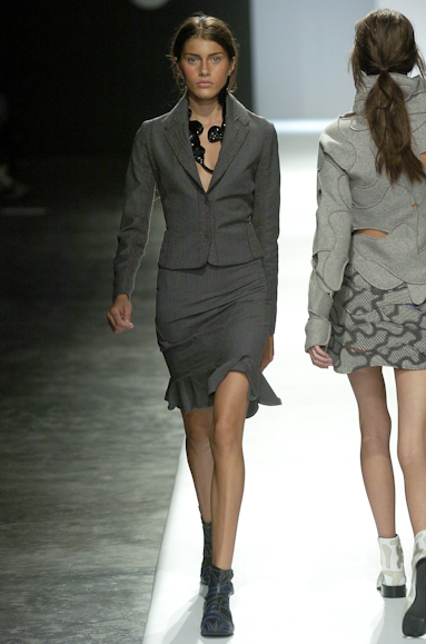 desfiles-gloriacoelho-spinverno2004rtw-131