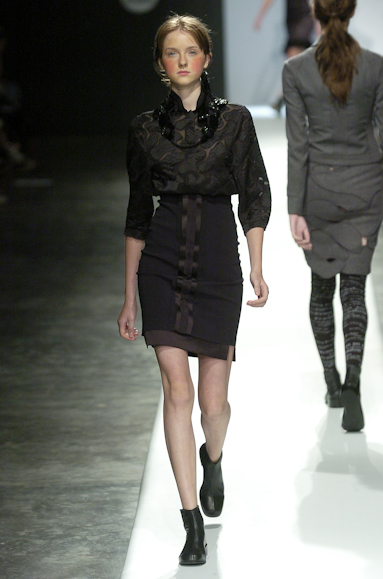 desfiles-gloriacoelho-spinverno2004rtw-133