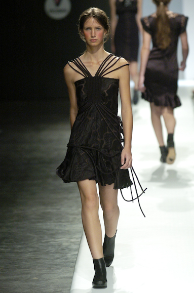 desfiles-gloriacoelho-spinverno2004rtw-135