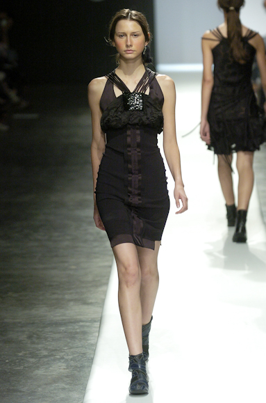 desfiles-gloriacoelho-spinverno2004rtw-136
