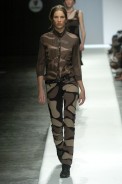 desfiles-gloriacoelho-spinverno2004rtw-137