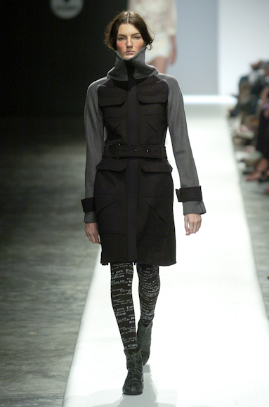 desfiles-gloriacoelho-spinverno2004rtw-139