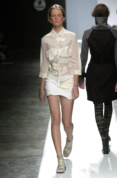 desfiles-gloriacoelho-spinverno2004rtw-140