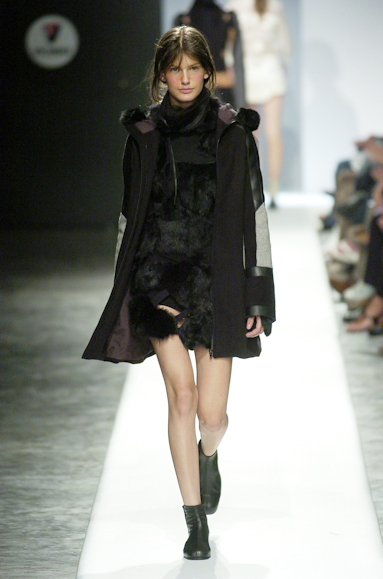 desfiles-gloriacoelho-spinverno2004rtw-141