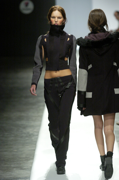 desfiles-gloriacoelho-spinverno2004rtw-142